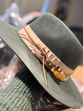 San Diego Hat Company Forest Green Felt Fedora with Beige Band and Feather
